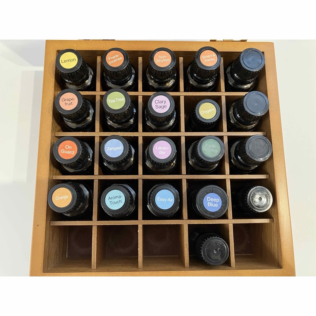 doTERRA - 【期限切れ】ドテラアロマオイル21本セット 箱付きの doTERRA - 【期限切れ】ドテラアロマオイル21本セット 箱付きの