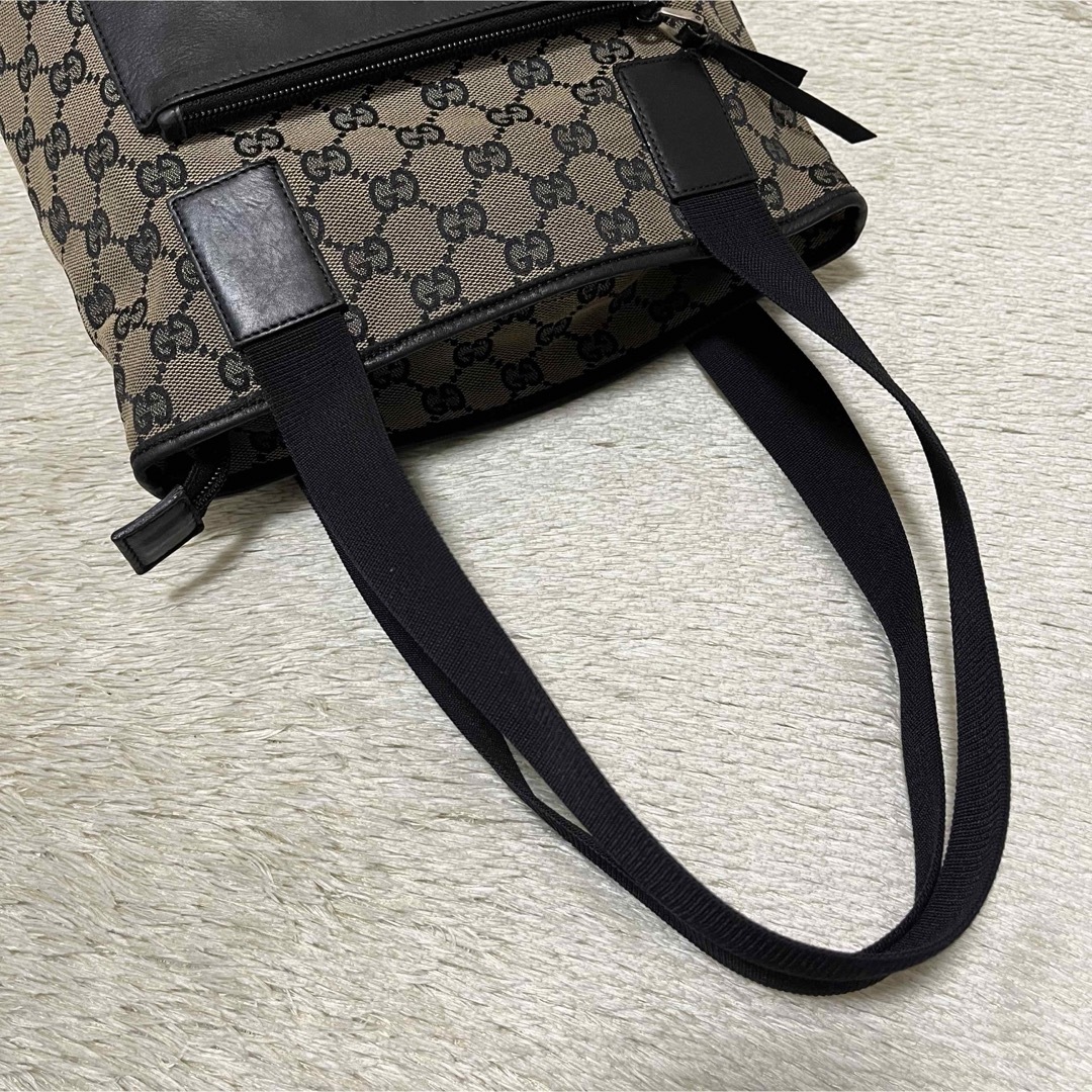 Gucci(グッチ)の736✨美品✨グッチ トートバッグ 肩掛け GGキャンバス×レザー ベージュ 黒 レディースのバッグ(トートバッグ)の商品写真