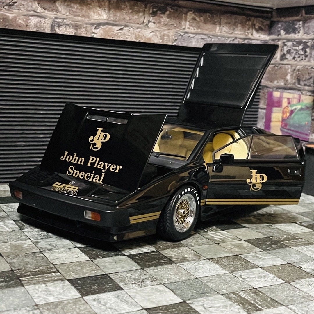 AUTOart(オートアート)のカスタム品 1/18 AUTOart ロータス エスプリ ターボ S3 JPS エンタメ/ホビーのおもちゃ/ぬいぐるみ(ミニカー)の商品写真