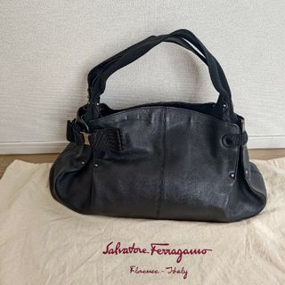 サルヴァトーレフェラガモ(Salvatore Ferragamo)のフェラガモ　ヴァラ　ショルダーバッグ(ショルダーバッグ)