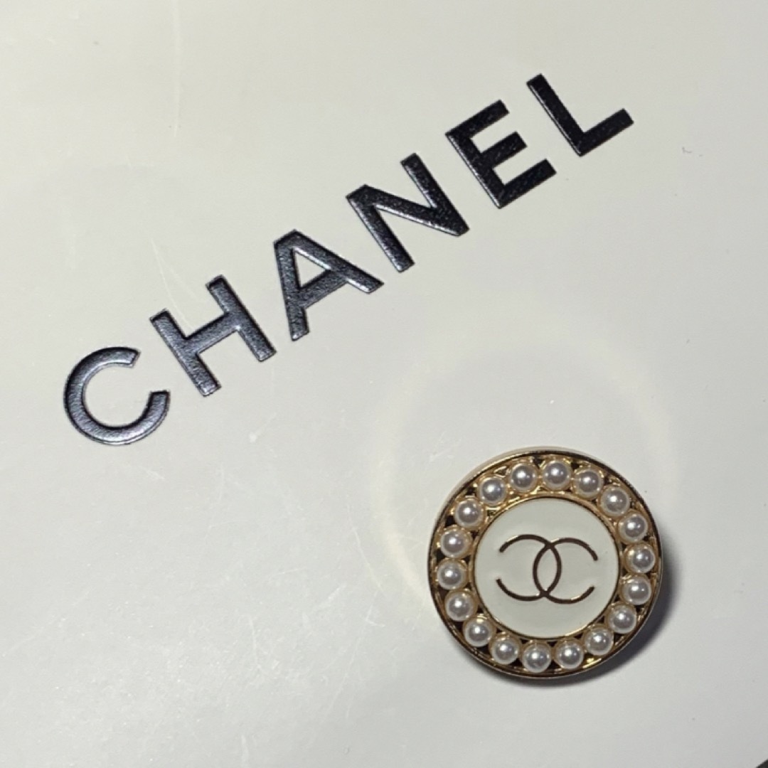 CHANEL(シャネル)のカズ様☆リクエスト７点　シャネル　ボタン ハンドメイドの素材/材料(各種パーツ)の商品写真