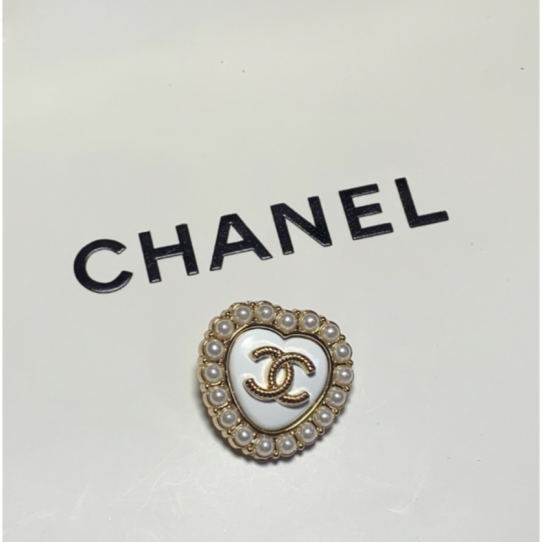 CHANEL(シャネル)のカズ様☆リクエスト７点　シャネル　ボタン ハンドメイドの素材/材料(各種パーツ)の商品写真