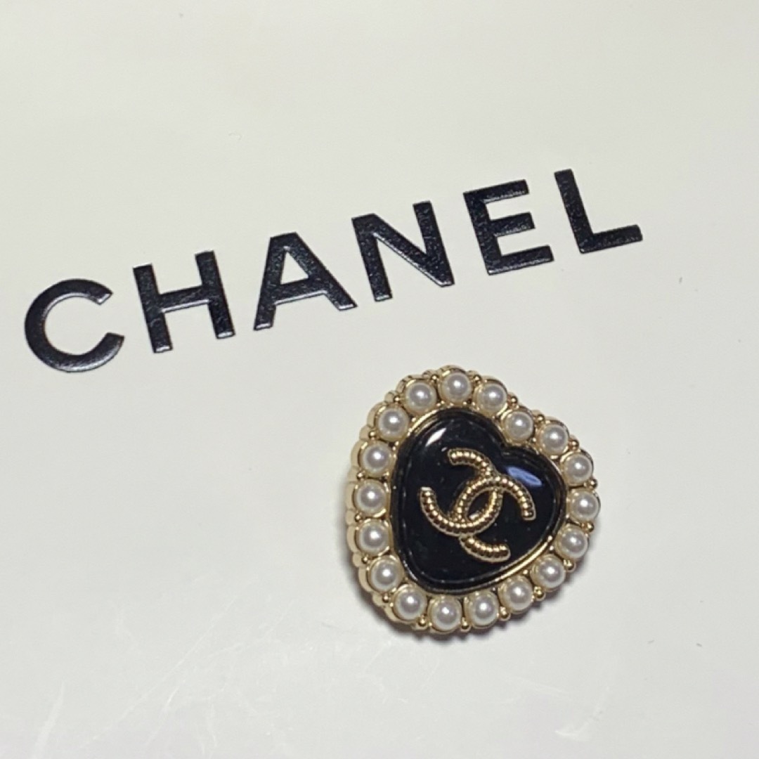 CHANEL(シャネル)のカズ様☆リクエスト７点　シャネル　ボタン ハンドメイドの素材/材料(各種パーツ)の商品写真