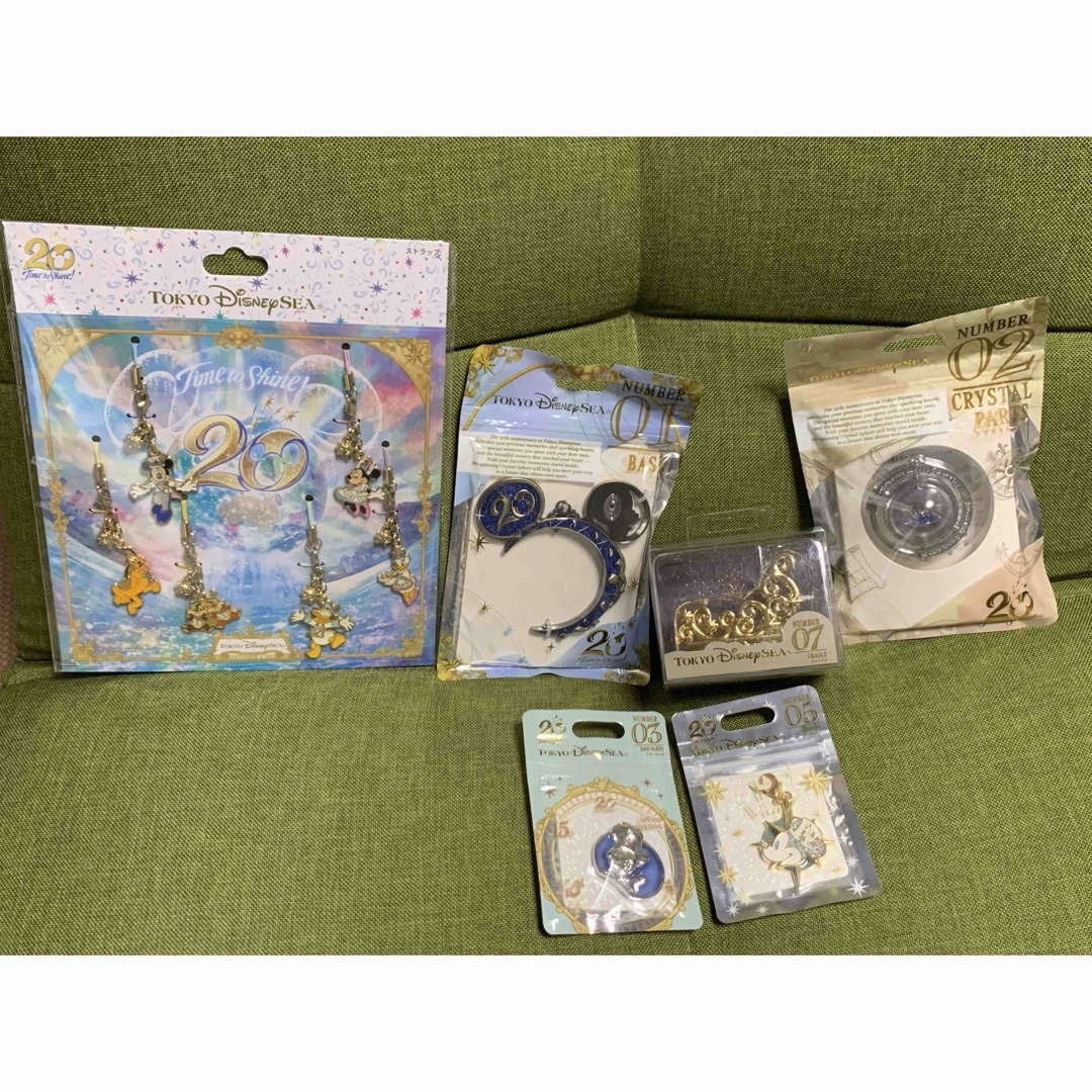 Disney(ディズニー)のディズニーシー20周年　クリスタルフィアとストラップ　セット売り　バラ売り不可 エンタメ/ホビーのおもちゃ/ぬいぐるみ(キャラクターグッズ)の商品写真