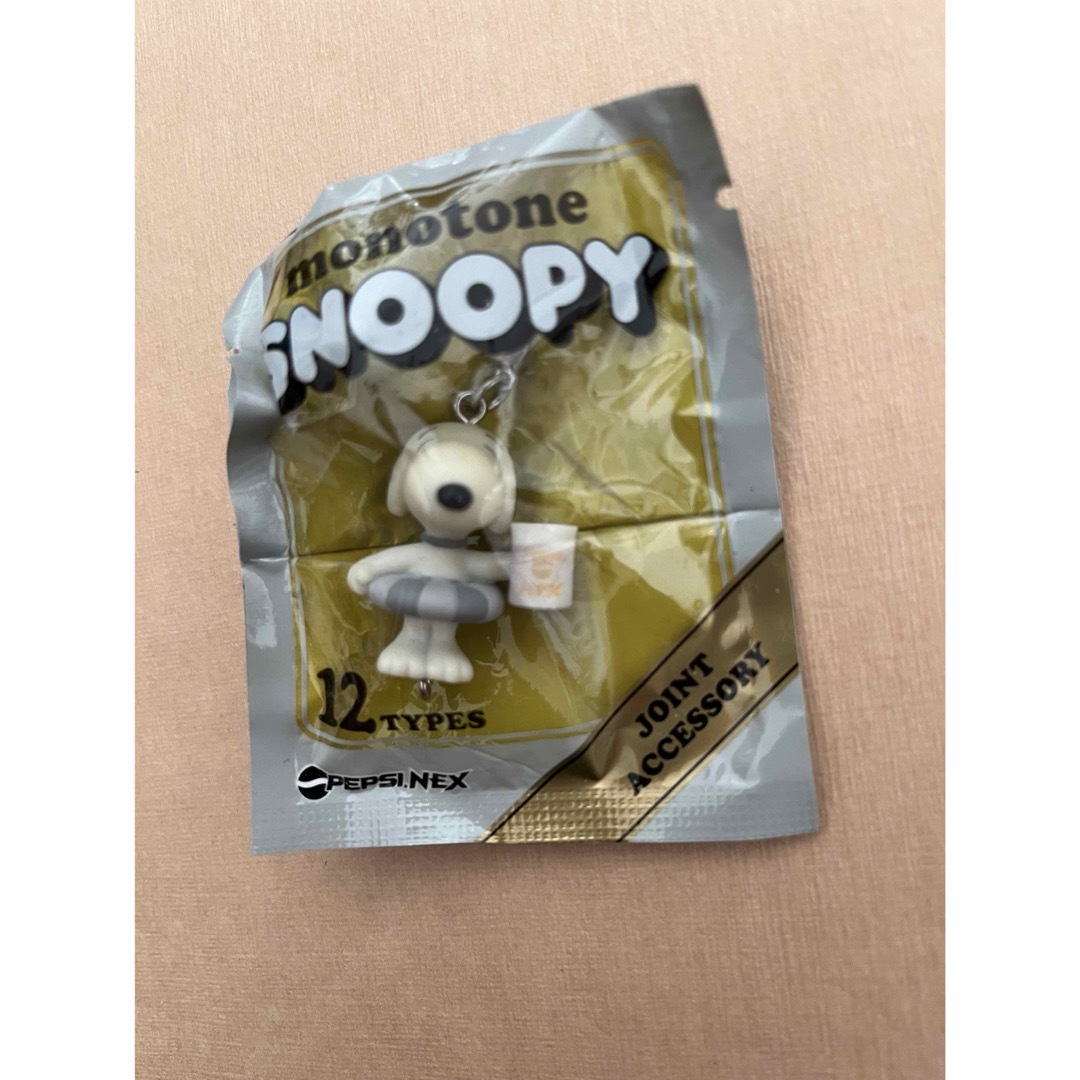 SNOOPY(スヌーピー)のSNOOPY スヌーピー　モノトーン　ジョイントアクセサリー　ペプシ　ノベルティ エンタメ/ホビーのおもちゃ/ぬいぐるみ(キャラクターグッズ)の商品写真