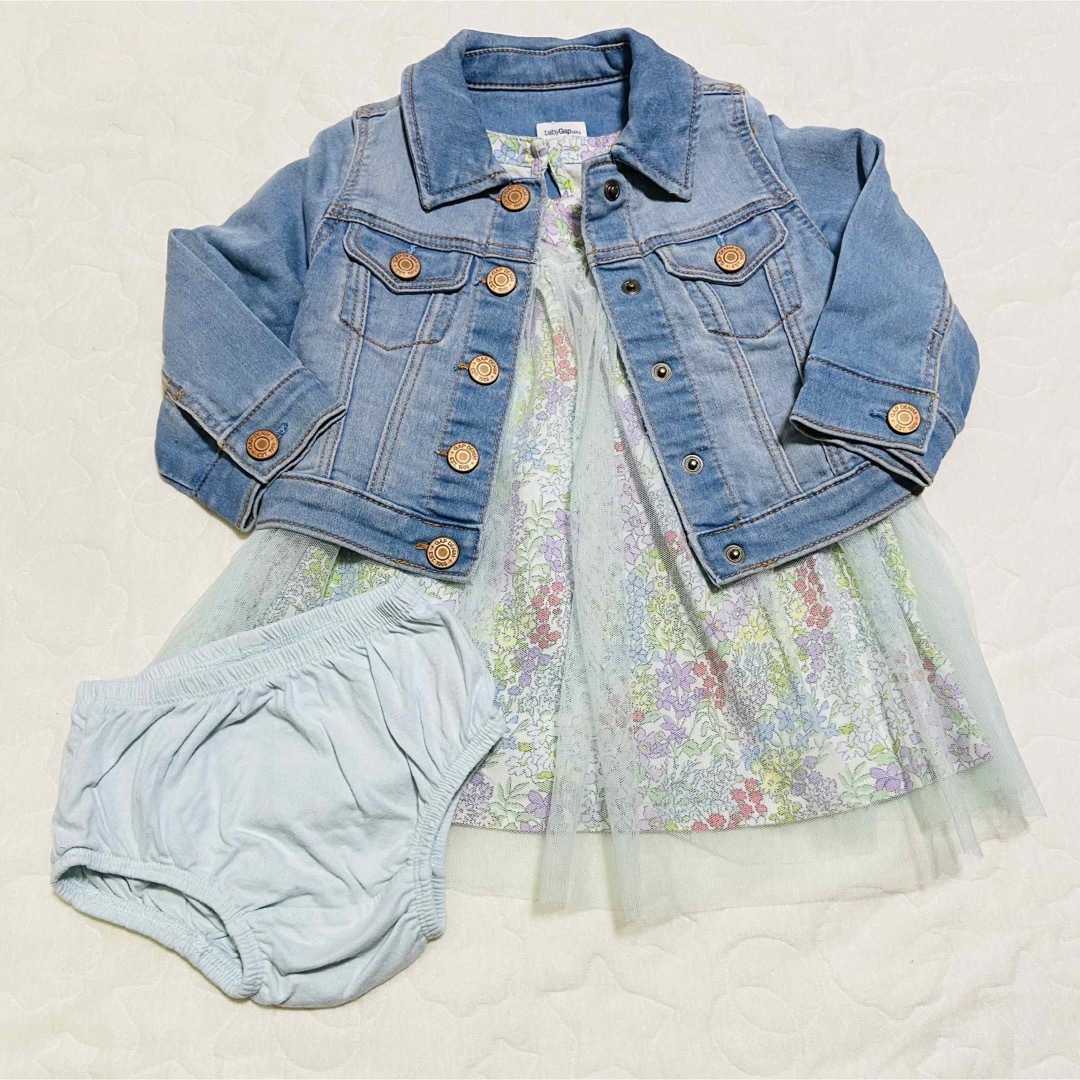 babyGAP(ベビーギャップ)のベビーギャップ　花柄ワンピース　デニムジャケット　コーデ　80 夏服　春服　秋服 キッズ/ベビー/マタニティのベビー服(~85cm)(ワンピース)の商品写真