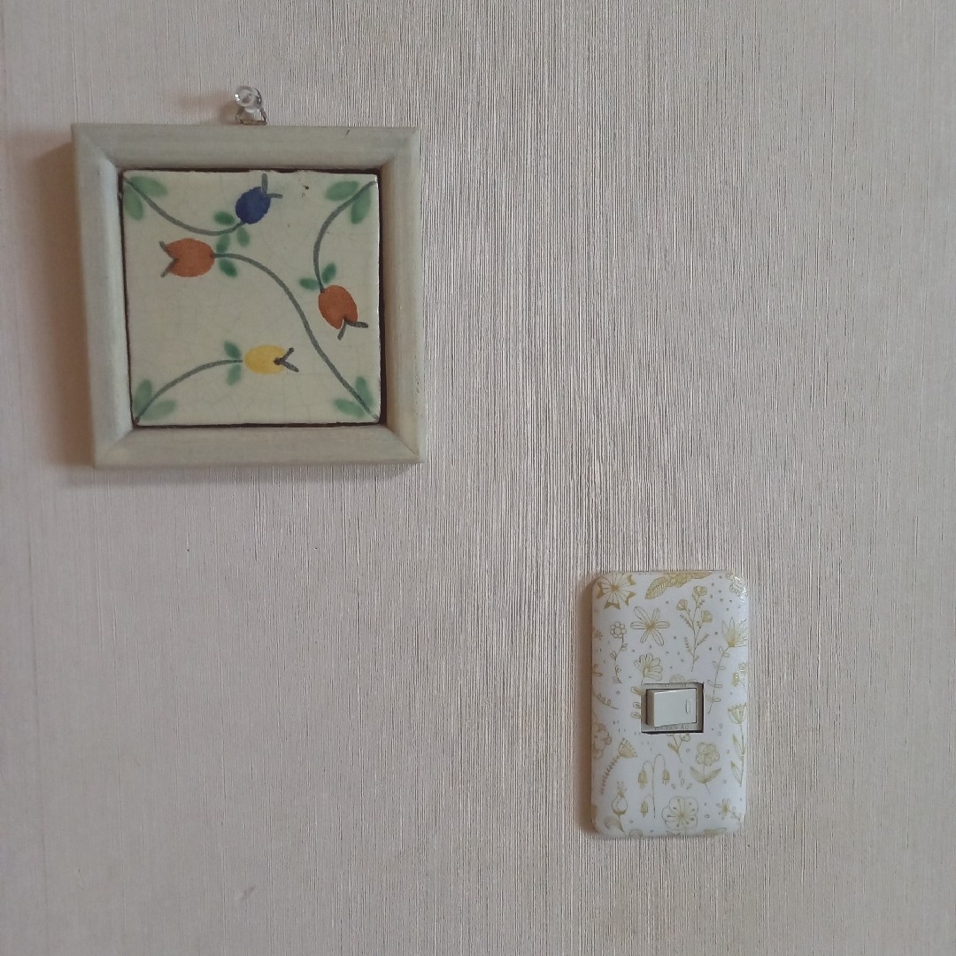 イングリッシュガーデン3口タイプ　スイッチカバー ハンドメイドのインテリア/家具(インテリア雑貨)の商品写真