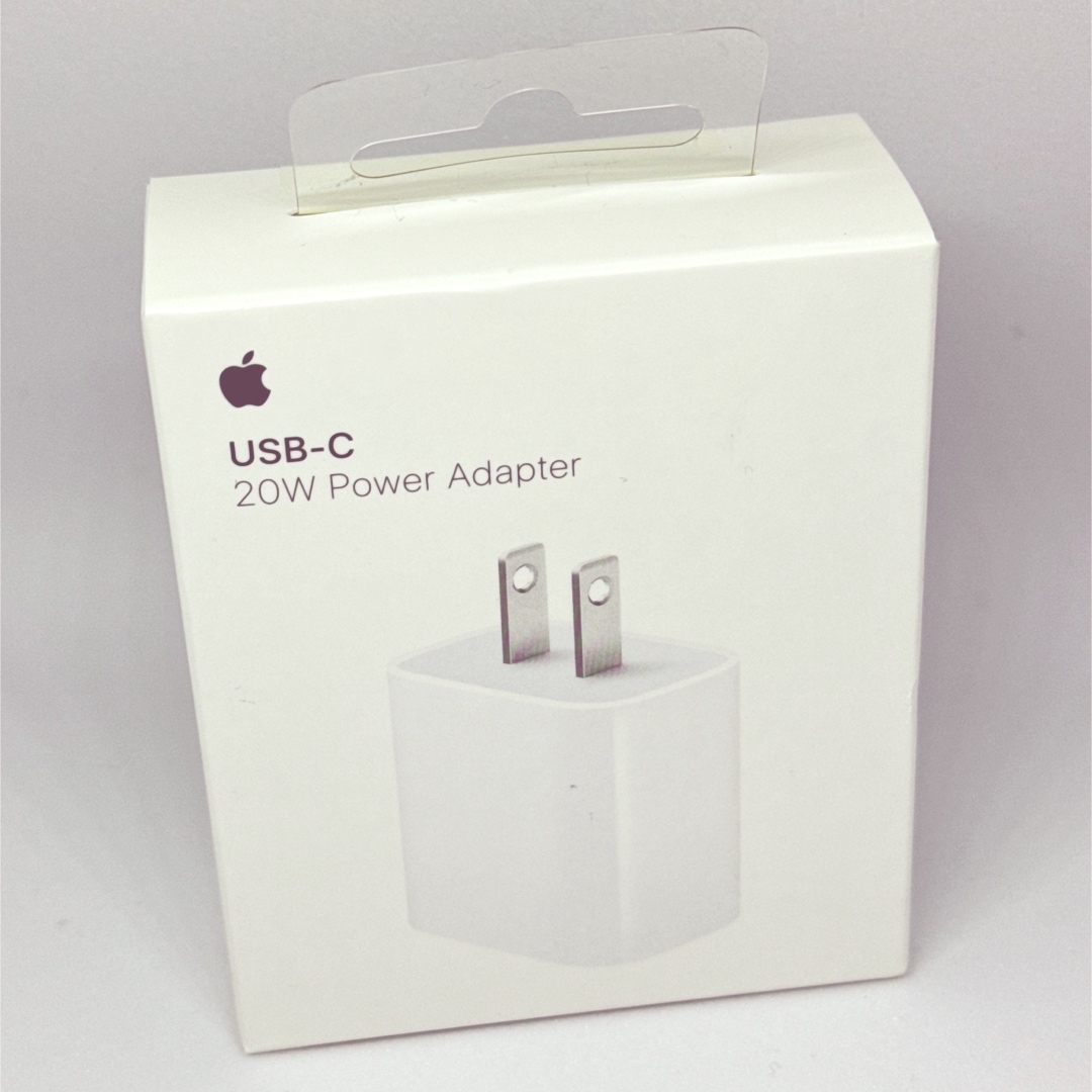 Apple(アップル)のAPPLE USB-C電源アダプタ 未開封純正品 スマホ/家電/カメラのスマートフォン/携帯電話(バッテリー/充電器)の商品写真
