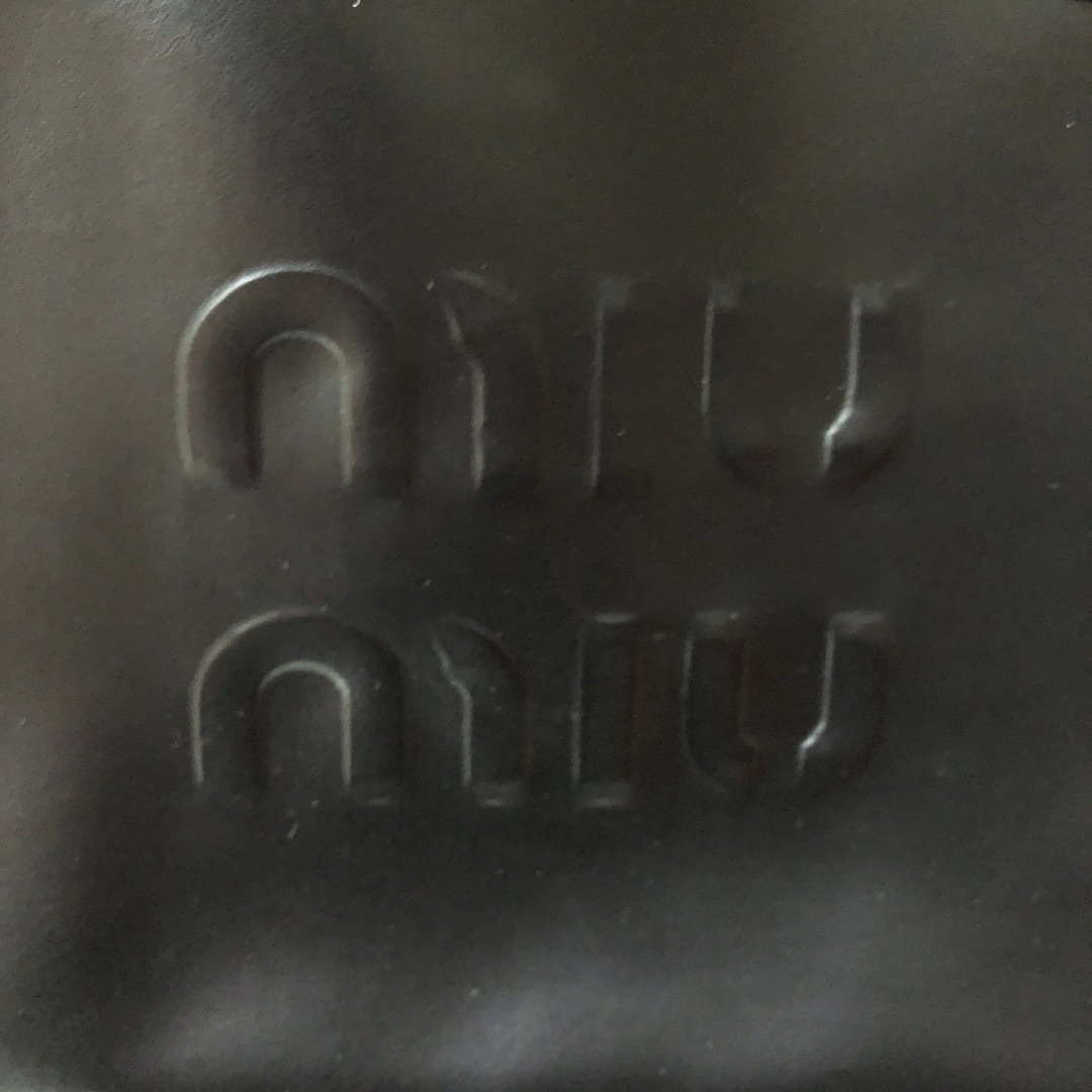 miumiu(ミュウミュウ)の【未使用】MIU MIUトートバッグ　ミュウミュウバッグ　ブラック レディースのバッグ(トートバッグ)の商品写真