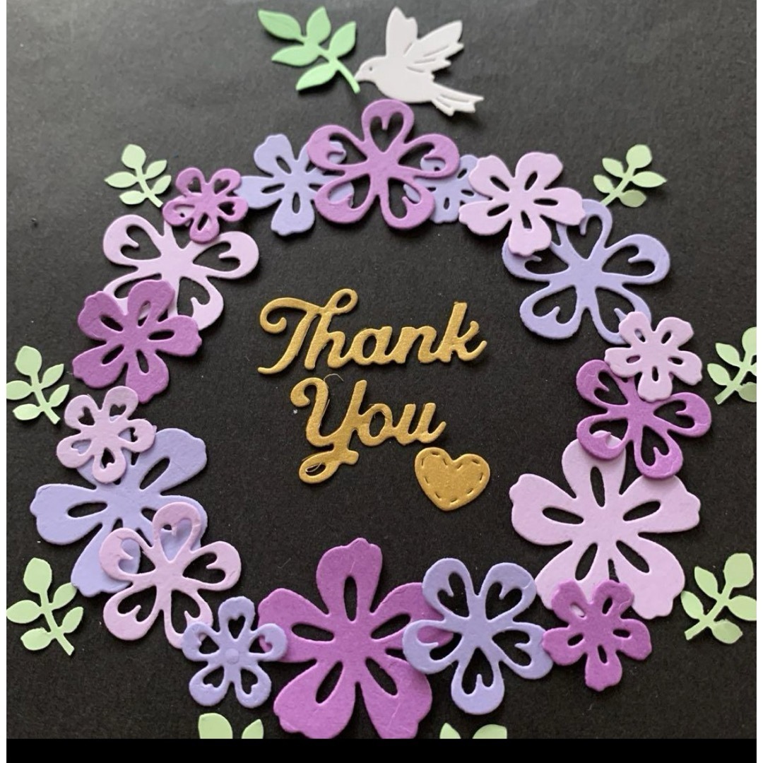 ダイカット お花のリースとthank you クラフトパーツ 紫 ハンドメイドの素材/材料(各種パーツ)の商品写真