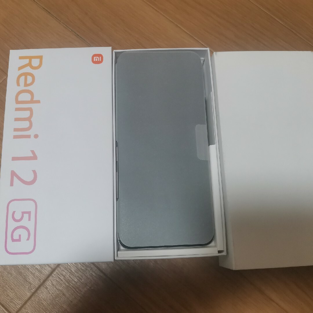 Xiaomi Redmi 12 5G XIG03 ポーラーシルバー スマホ/家電/カメラのスマートフォン/携帯電話(スマートフォン本体)の商品写真