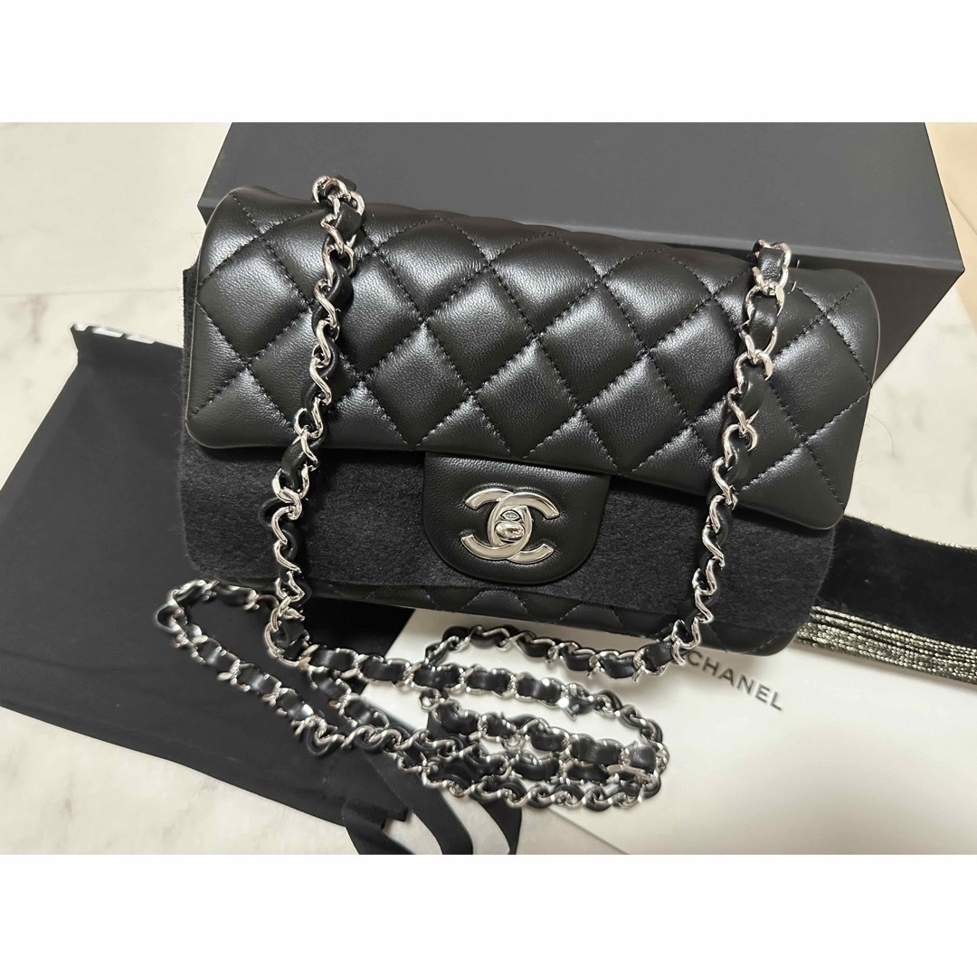 CHANEL(シャネル)の 最終お値下げ　24C CHANEL ミニマトラッセ  黒シルバー金具 レディースのバッグ(ショルダーバッグ)の商品写真