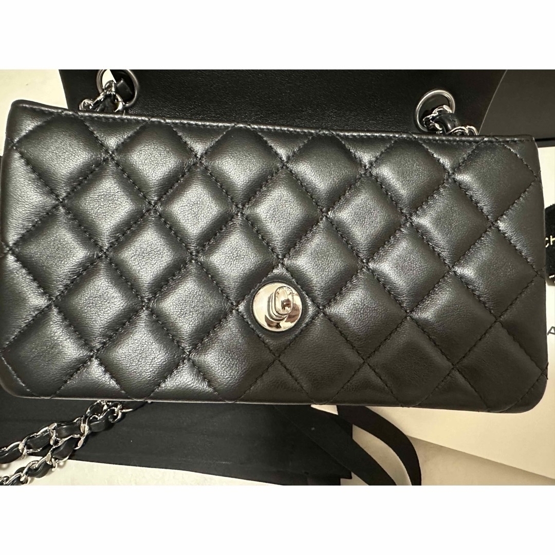 CHANEL(シャネル)の 最終お値下げ　24C CHANEL ミニマトラッセ  黒シルバー金具 レディースのバッグ(ショルダーバッグ)の商品写真