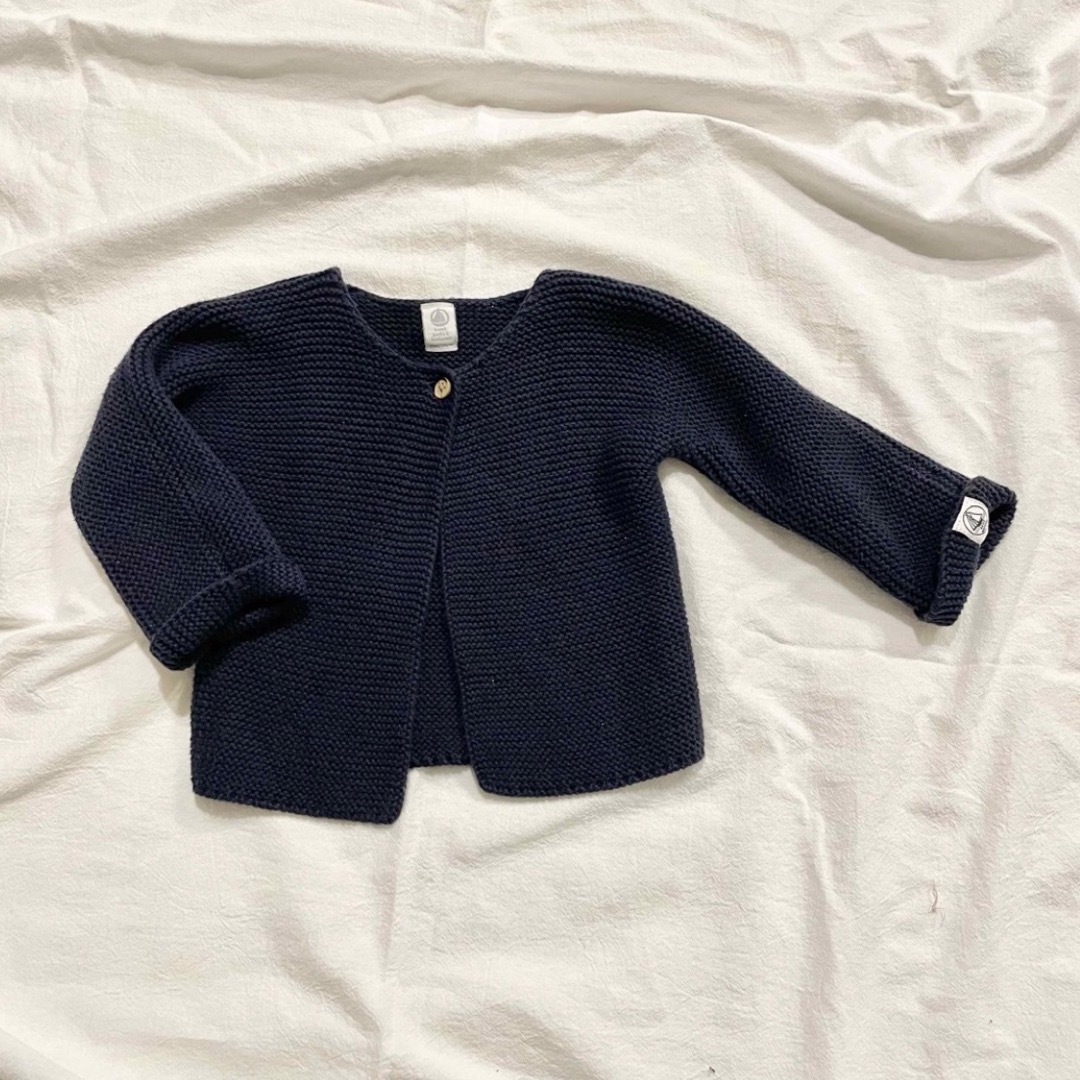 PETIT BATEAU(プチバトー)のプチバトー　ネイビーニットカーディガン キッズ/ベビー/マタニティのベビー服(~85cm)(カーディガン/ボレロ)の商品写真