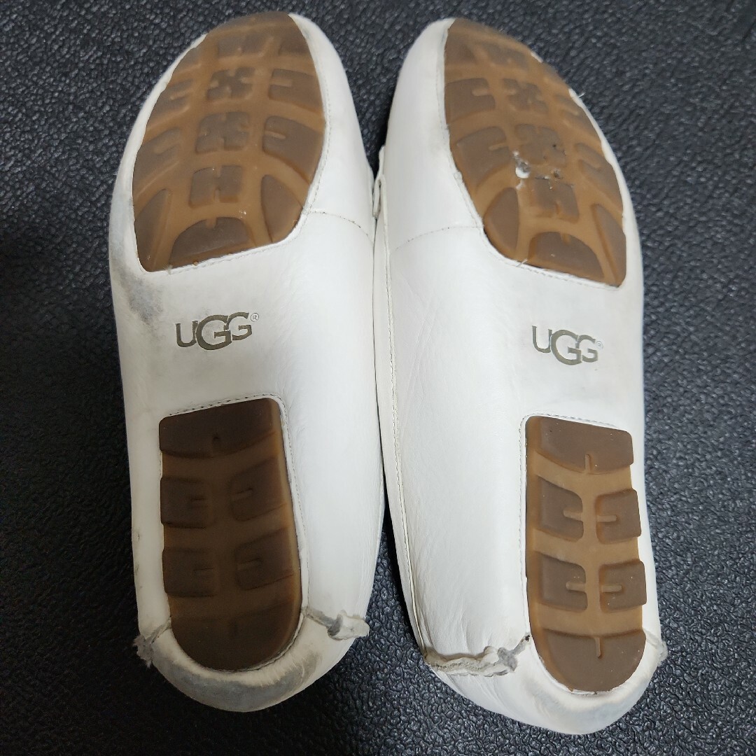 UGG(アグ)の【中古】UGG Lazer Cut Leather SlipOn Loafers レディースの靴/シューズ(ローファー/革靴)の商品写真