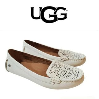 アグ(UGG)の【中古】UGG Lazer Cut Leather SlipOn Loafers(ローファー/革靴)