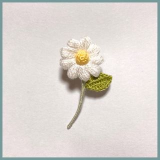小さなお花のタックピン＊ホワイト(コサージュ/ブローチ)