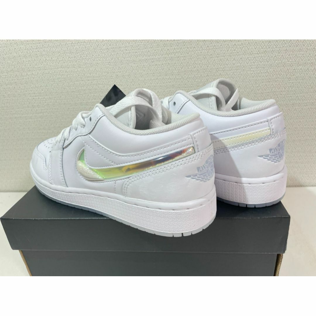 NIKE(ナイキ)の【新品】24cm NIKE エアジョーダン1 ローSE GS レディースの靴/シューズ(スニーカー)の商品写真