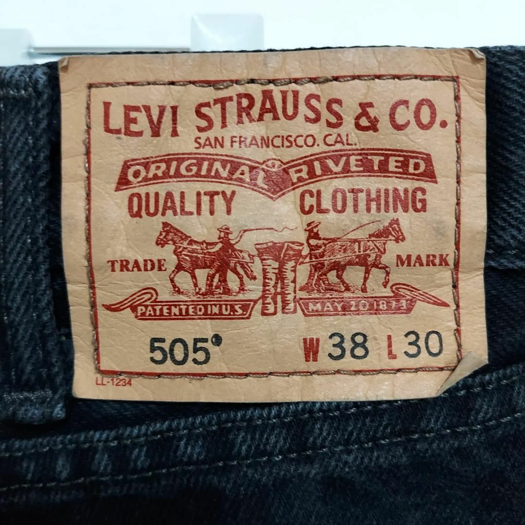 Levi's(リーバイス)のリーバイス505 Levis W38 ブラックデニム 黒 ストレート 8425 メンズのパンツ(デニム/ジーンズ)の商品写真