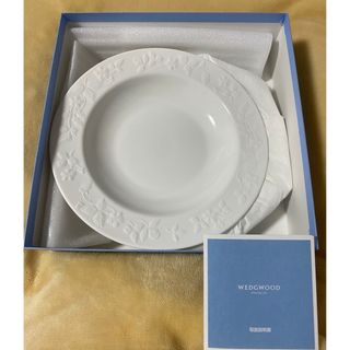 ウェッジウッド(WEDGWOOD)のウェッジウッド ワイルドストロベリー ホワイト ディーププレート 未使用新品(食器)