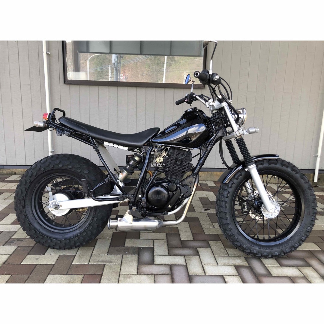 GWセール❗️YAMAHA❗️TW200 DG07J ブラック　Fタイヤ新品 自動車/バイクのバイク(車体)の商品写真