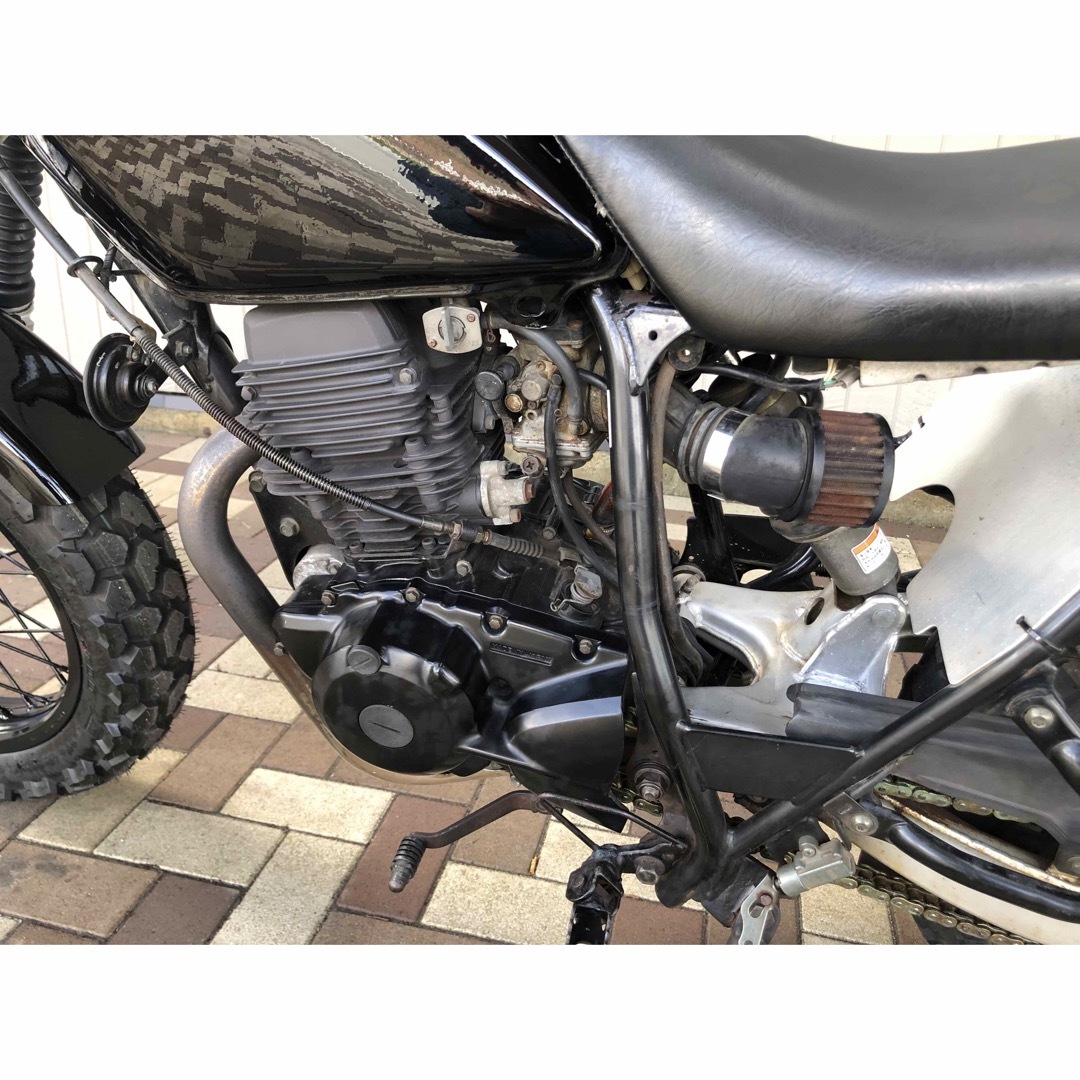 GWセール❗️YAMAHA❗️TW200 DG07J ブラック　Fタイヤ新品 自動車/バイクのバイク(車体)の商品写真