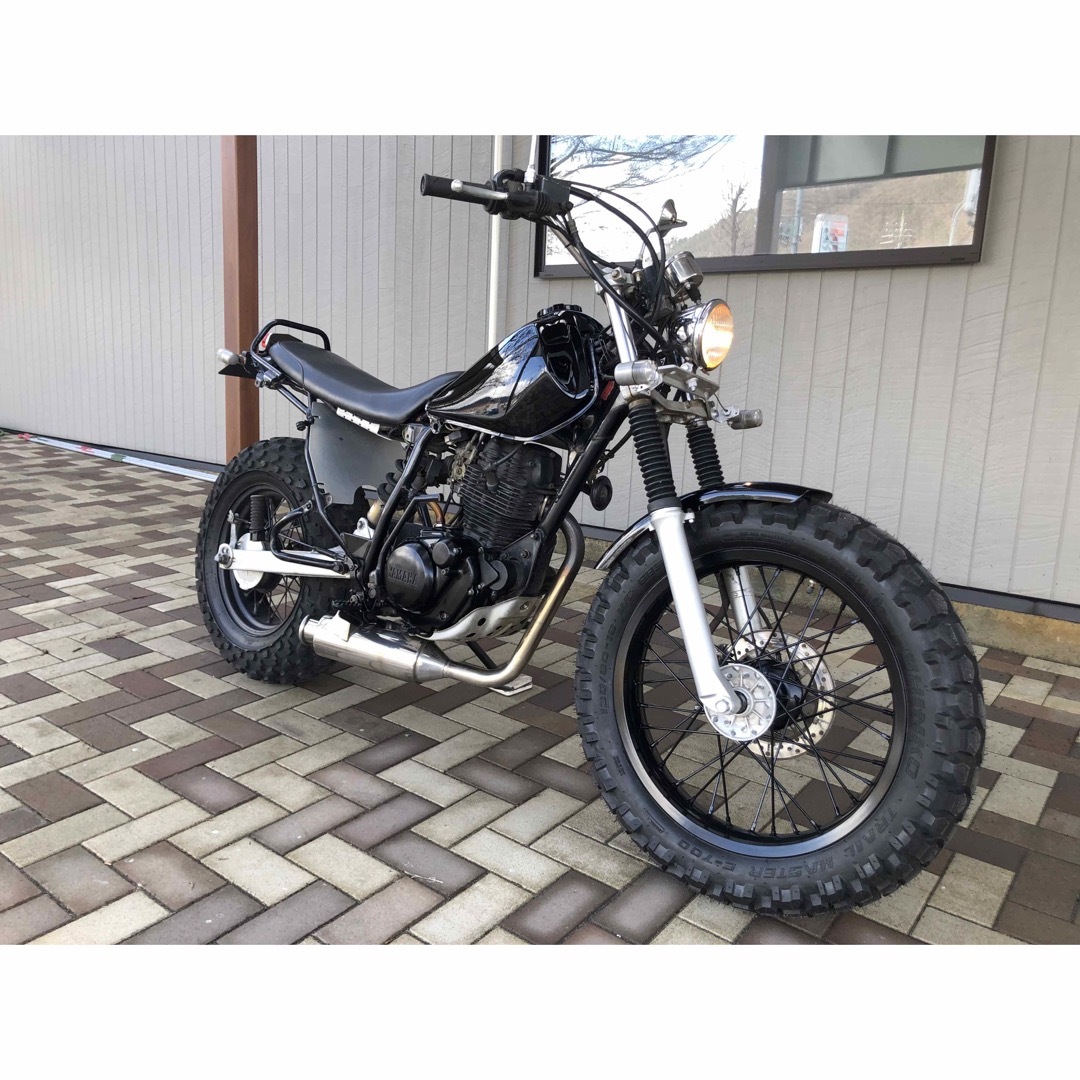 GWセール❗️YAMAHA❗️TW200 DG07J ブラック　Fタイヤ新品 自動車/バイクのバイク(車体)の商品写真