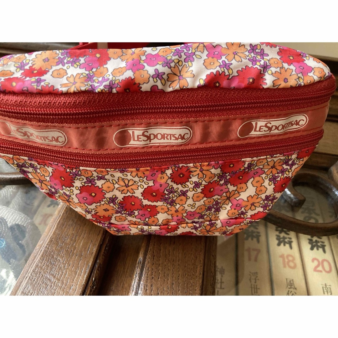 LeSportsac(レスポートサック)のレスポートサック ウエストポーチ レディースのバッグ(ボディバッグ/ウエストポーチ)の商品写真