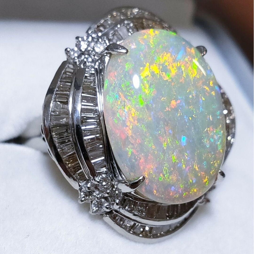 ダイヤモンド×ホワイトオパール リング Pt900 6.35ct 2.07ctの ダイヤモンド×ホワイトオパール リング Pt900 6.35ct 2.07ctの