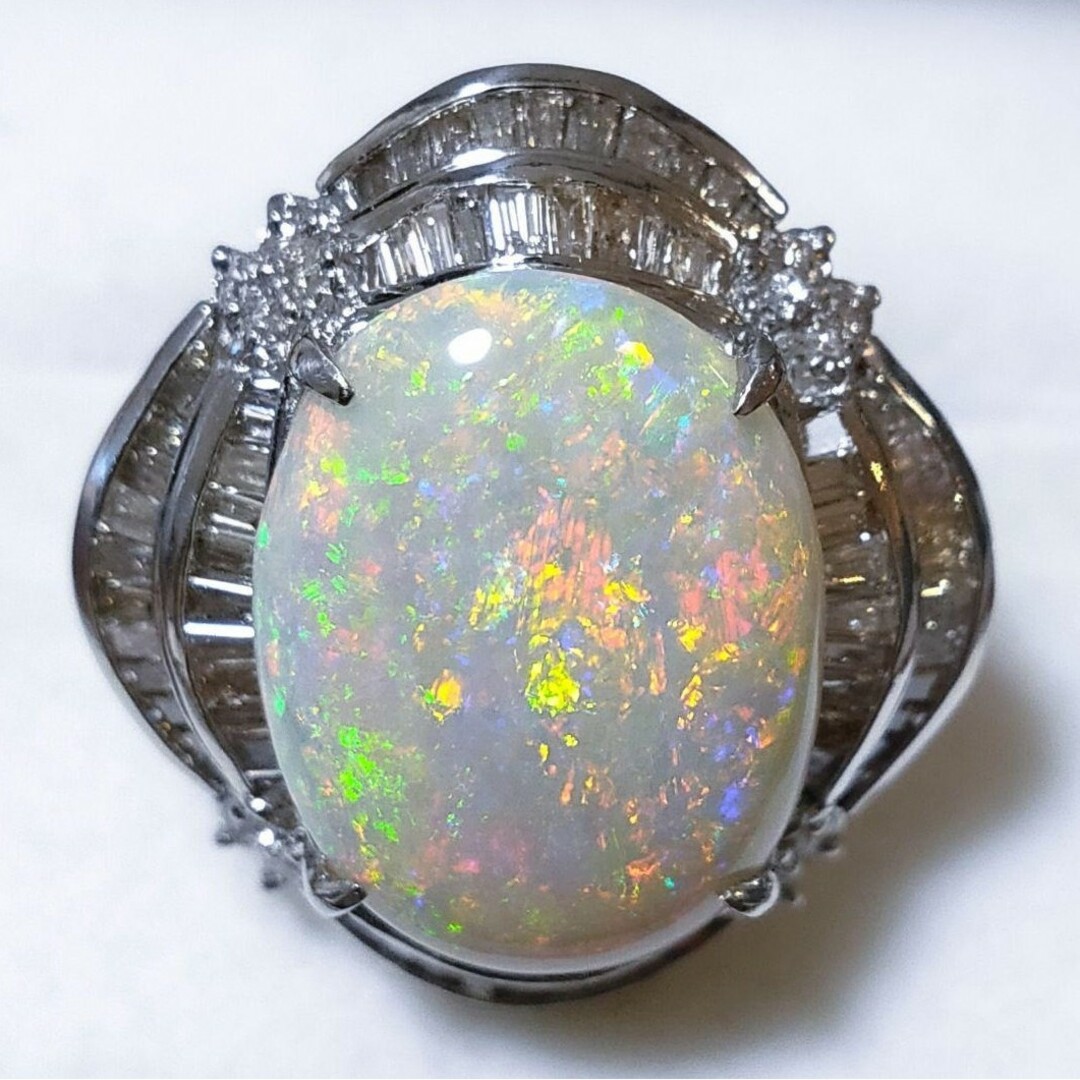 ダイヤモンド×ホワイトオパール リング Pt900 6.35ct 2.07ctの ダイヤモンド×ホワイトオパール リング Pt900 6.35ct 2.07ctの