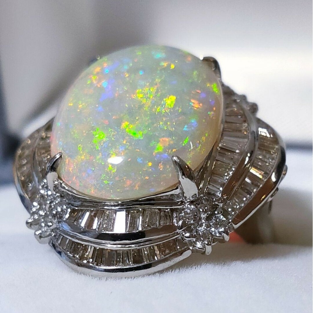 ダイヤモンド×ホワイトオパール リング Pt900 6.35ct 2.07ctの ダイヤモンド×ホワイトオパール リング Pt900 6.35ct 2.07ctの