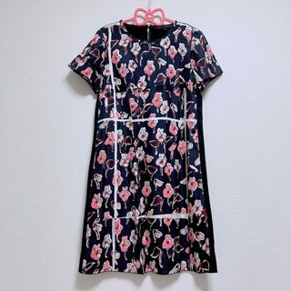 マークジェイコブス(MARC JACOBS)の【マークジェイコブス】 上品 シルク 花柄 半袖ワンピース サイズ0 美品(ひざ丈ワンピース)