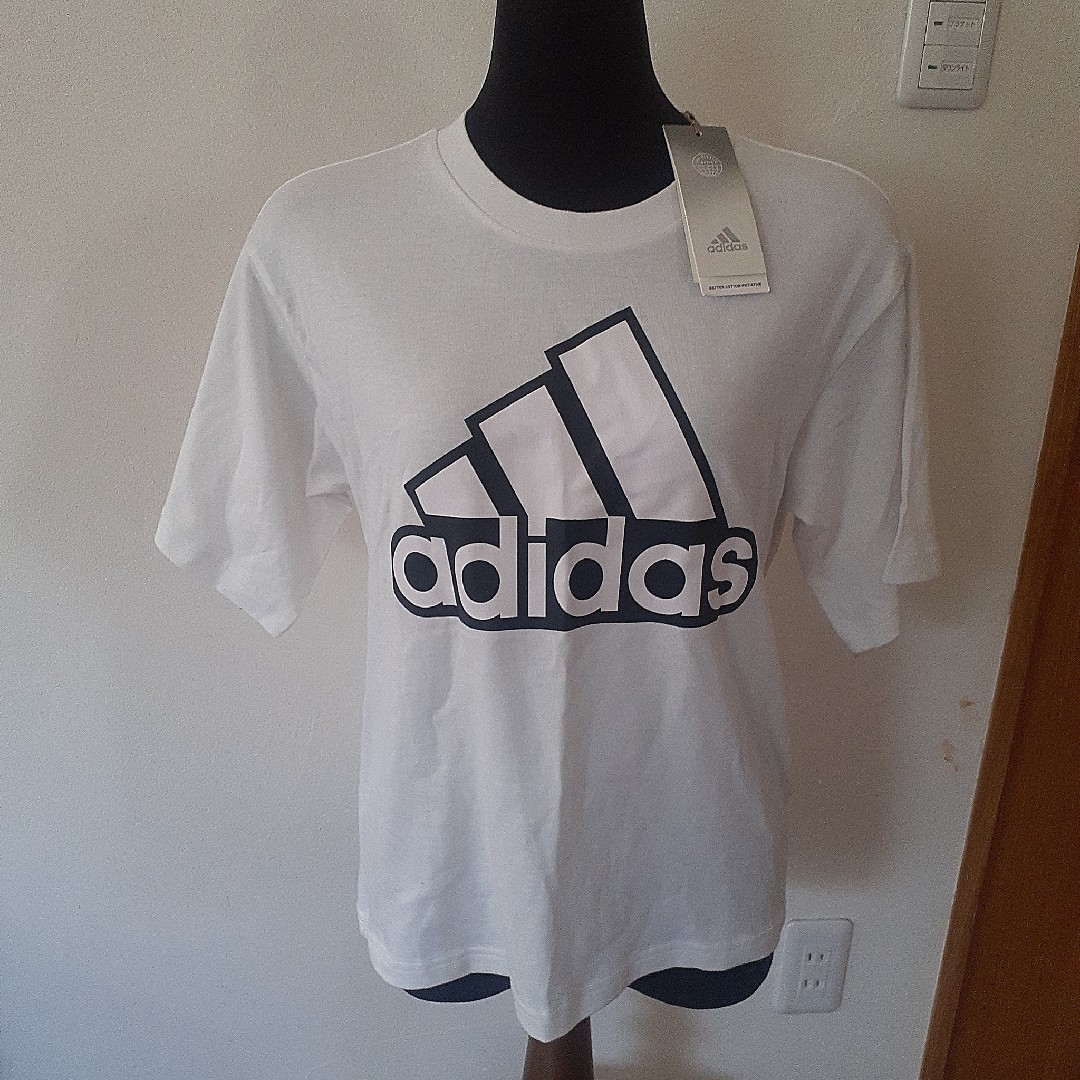 adidas(アディダス)の【新品】アディダス Tシャツ 白 L レディースのトップス(Tシャツ(半袖/袖なし))の商品写真