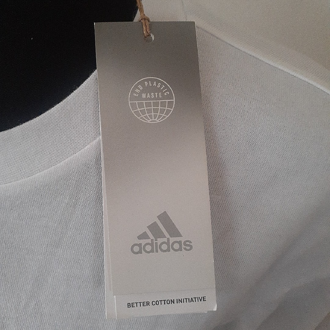 adidas(アディダス)の【新品】アディダス Tシャツ 白 L レディースのトップス(Tシャツ(半袖/袖なし))の商品写真