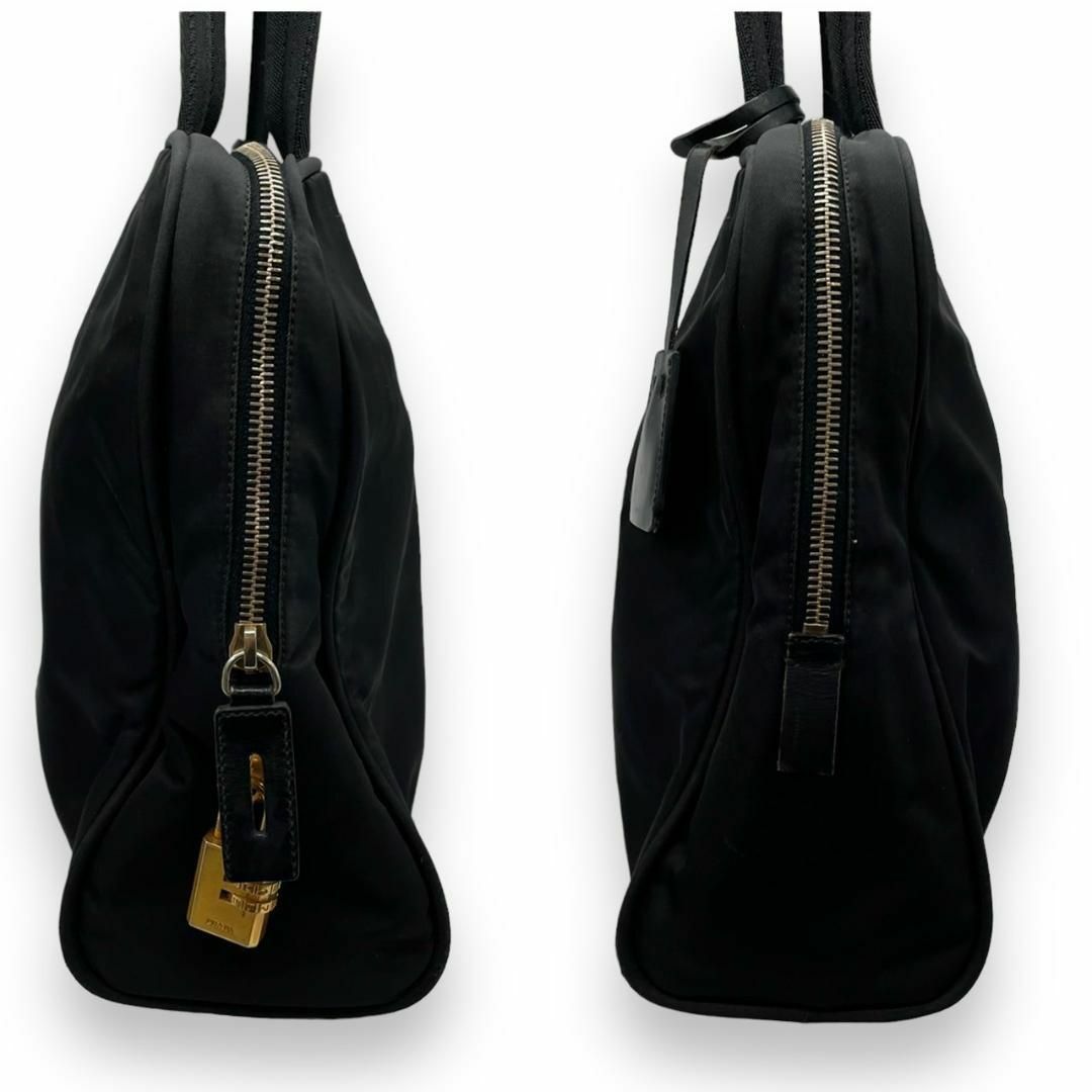 PRADA(プラダ)のPRADA プラダ　o ナイロン　黒　トートバッグ　肩掛け　三角ロゴ　ゴールド レディースのバッグ(ハンドバッグ)の商品写真