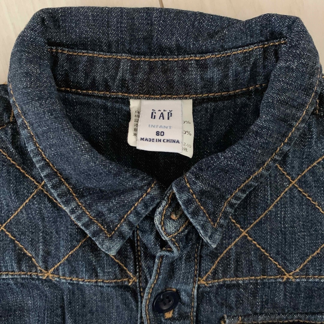 babyGAP(ベビーギャップ)のベビーギャップ デニムロンパース つなぎ 80 半袖 キッズ/ベビー/マタニティのベビー服(~85cm)(ロンパース)の商品写真