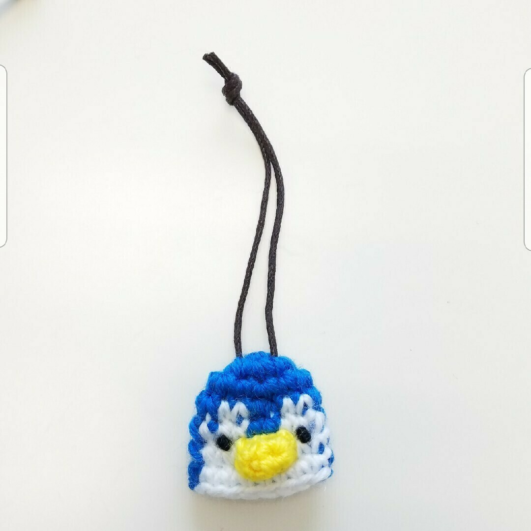 あみぐるみキーカバー　ペンギン　ブルー エンタメ/ホビーのおもちゃ/ぬいぐるみ(ぬいぐるみ)の商品写真