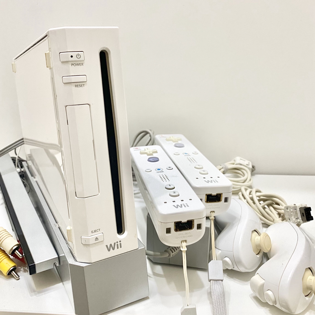 新品Wii/RVLー001本体セット Wiiリモコンヌンチャクバッテリー 新品Wii/RVLー001本体セット Wiiリモコンヌンチャクバッテリー