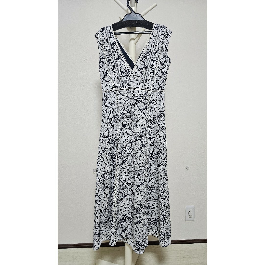 Her lip to(ハーリップトゥ)のherlipto  Lace Trimmed Floral Dress navy レディースのワンピース(ロングワンピース/マキシワンピース)の商品写真