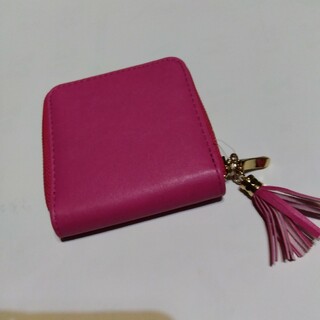 ピンク色のラウンドジッパー財布フリンジ付き(財布)