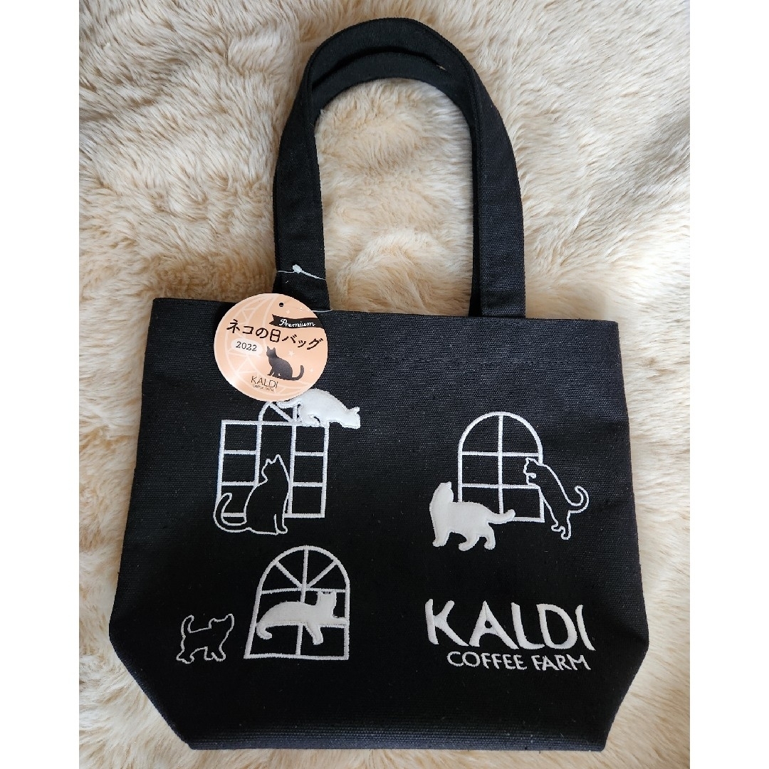 KALDI(カルディ)のカルディコーヒーファーム2022　ネコの日バッグ レディースのバッグ(トートバッグ)の商品写真