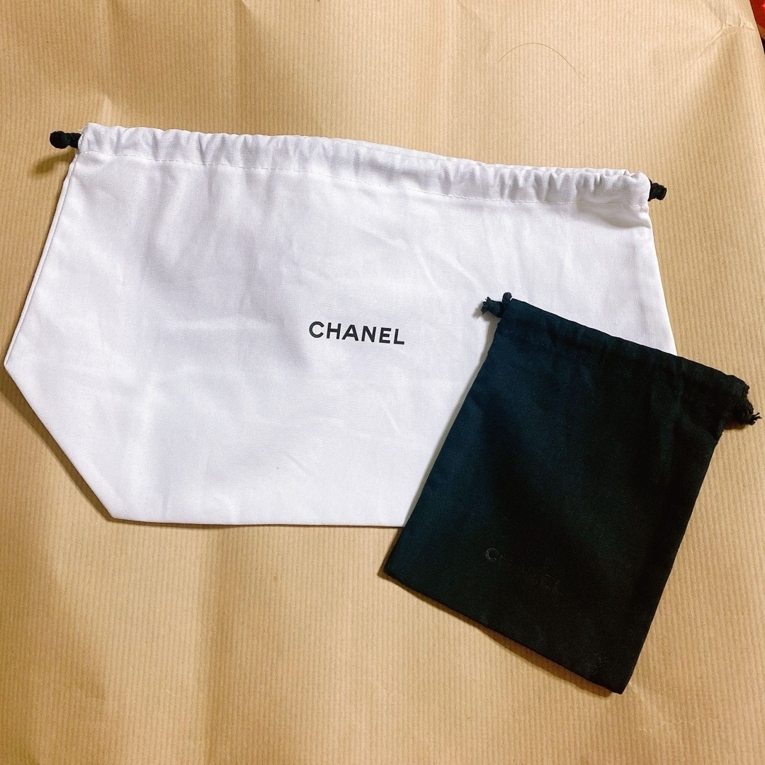 CHANEL(シャネル)のCHANEL シャネル ノベルティ 巾着 小物入れ袋　2点 レディースのファッション小物(ポーチ)の商品写真