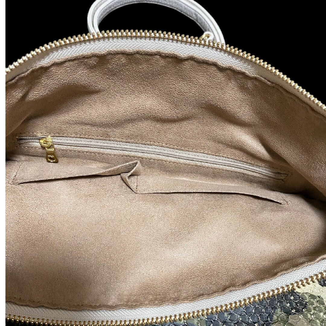 パイソン　本革　ショルダーバッグ レディースのバッグ(ハンドバッグ)の商品写真