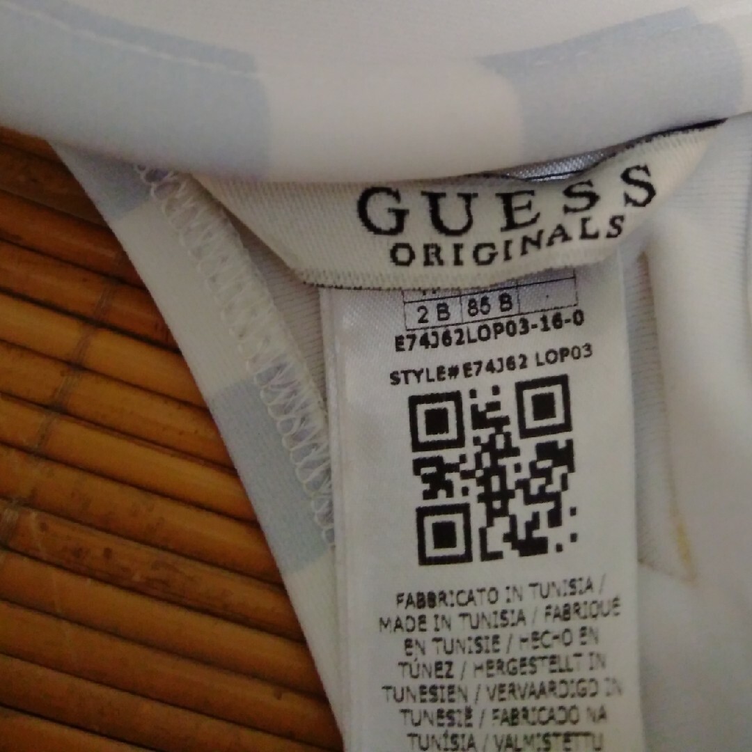 GUESS(ゲス)のGUESS　ビキニ　水着　32B　Ｓ　水色　ストライプ　匿名配送　未使用　新品 レディースの水着/浴衣(水着)の商品写真