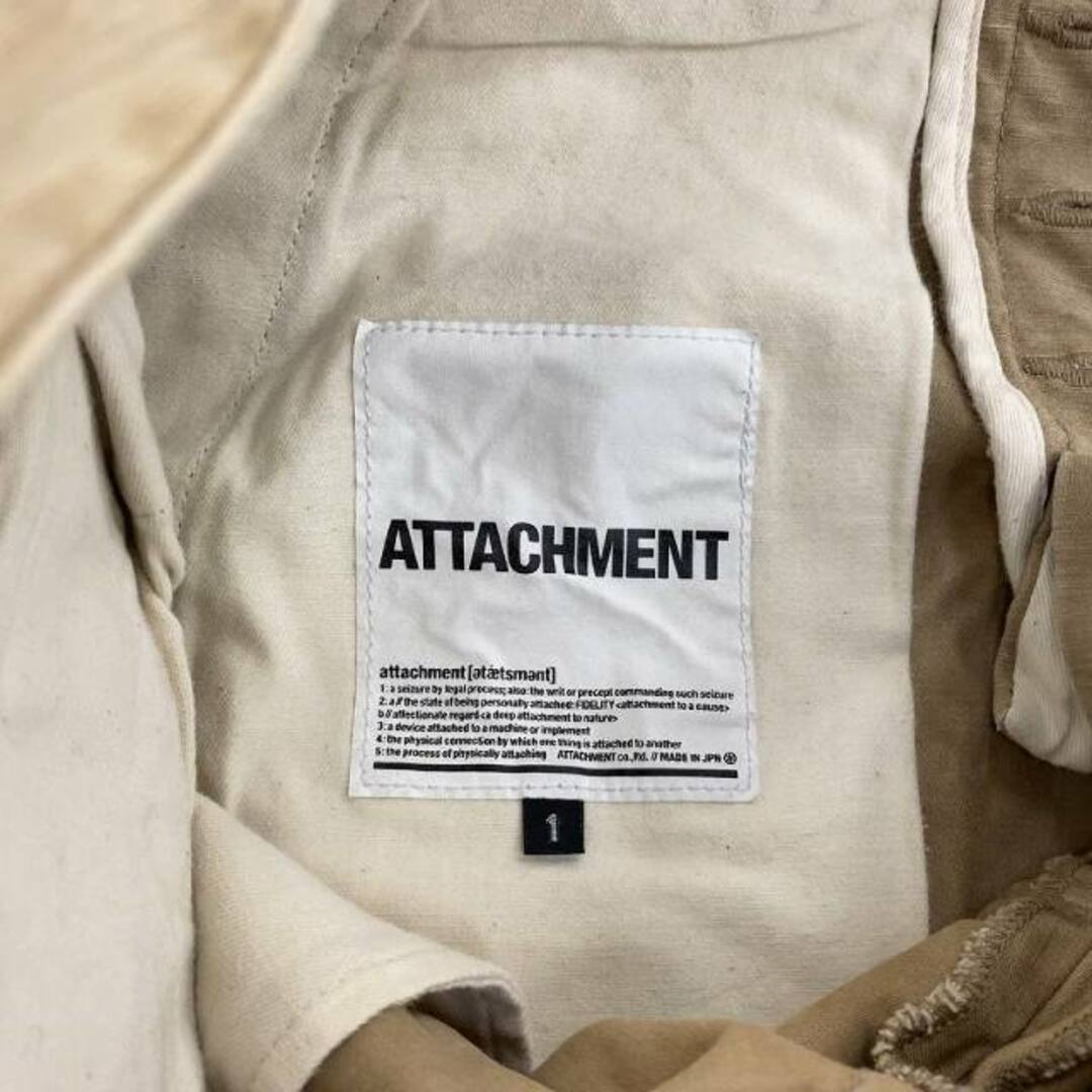 ATTACHIMENT(アタッチメント)のアタッチメント ATTACHMENT カーゴパンツ ボタンフライ S ベージュ メンズのパンツ(スラックス)の商品写真