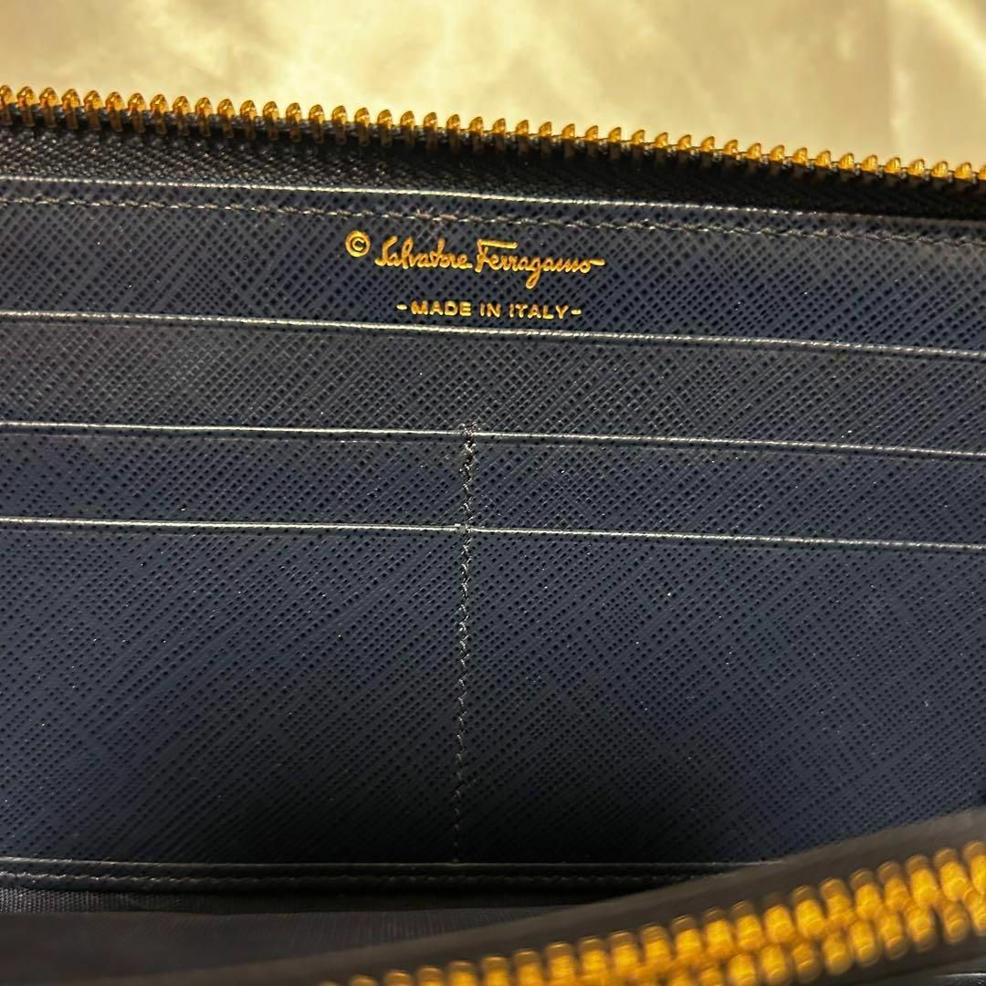 Salvatore Ferragamo(サルヴァトーレフェラガモ)のSalvatore Ferragamo 長財布 L字 ヴァラリボン ネイビー レディースのファッション小物(財布)の商品写真