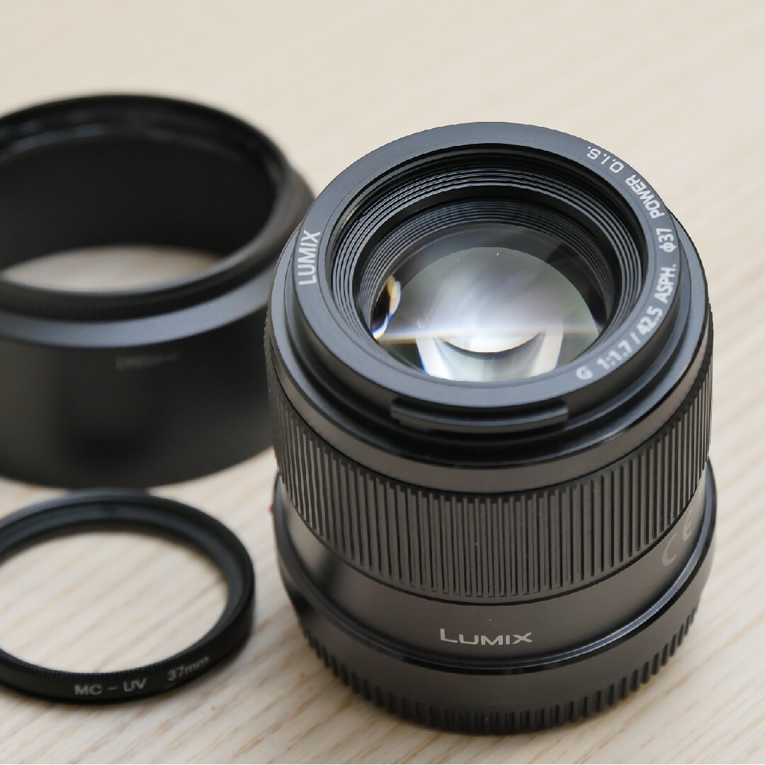 Panasonic(パナソニック)のPanasonic　42.5mm F1.7単焦点レンズ＋保護フィルター スマホ/家電/カメラのカメラ(レンズ(単焦点))の商品写真