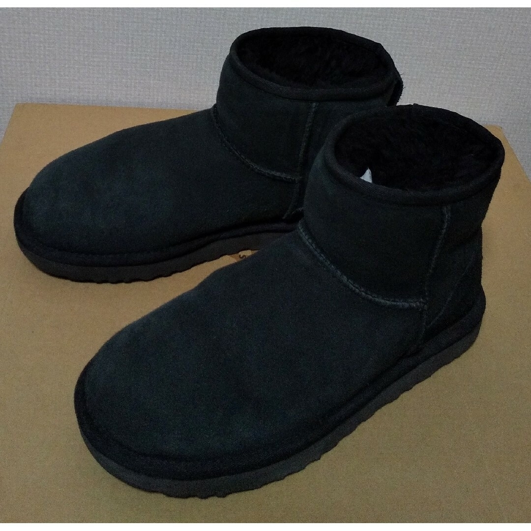 UGG(アグ)のアグ 撥水 防汚 新クラシックミニII 黒 25cm ショートブーツ ムートン レディースの靴/シューズ(ブーツ)の商品写真