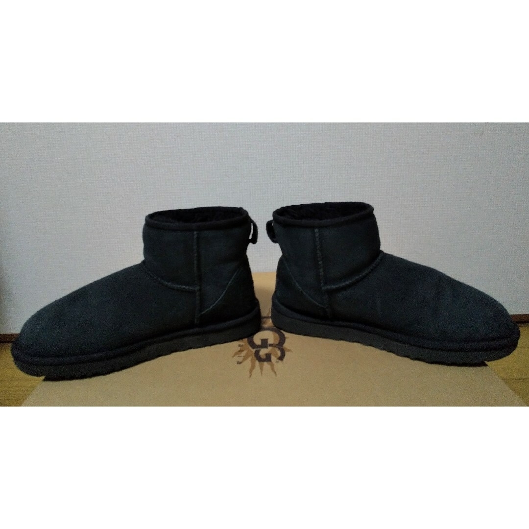 UGG(アグ)のアグ 撥水 防汚 新クラシックミニII 黒 25cm ショートブーツ ムートン レディースの靴/シューズ(ブーツ)の商品写真