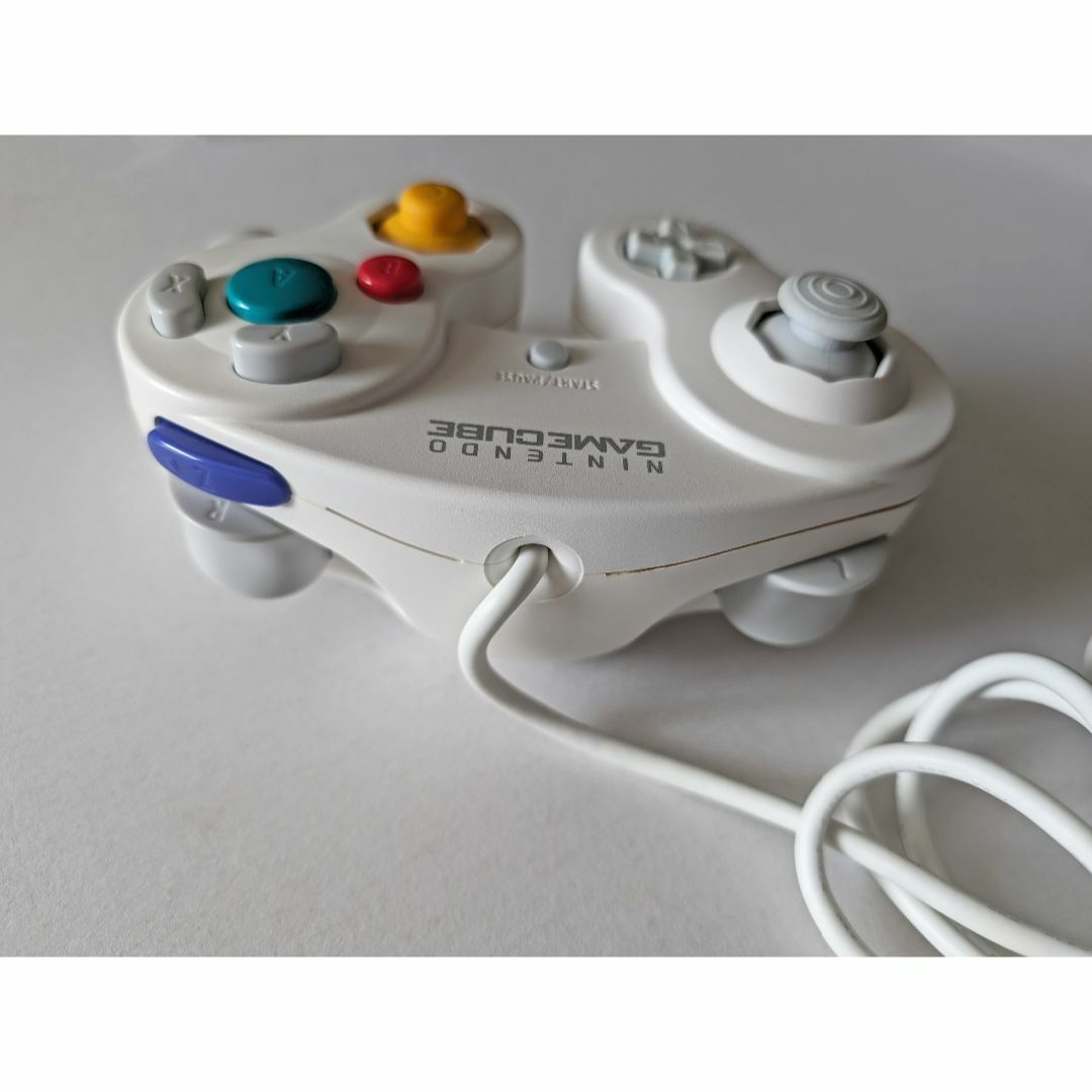 ニンテンドーゲームキューブ(ニンテンドーゲームキューブ)のゲームキューブ コントローラー ホワイト 白　GameCube GC White エンタメ/ホビーのゲームソフト/ゲーム機本体(その他)の商品写真